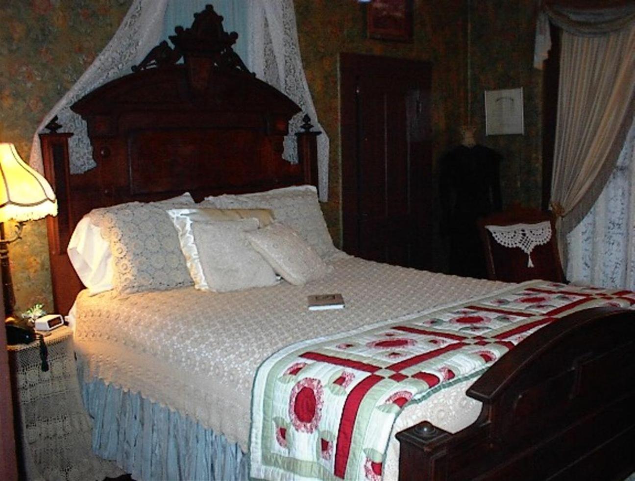 Carleton House Bed And Breakfast Bonham Eksteriør bilde